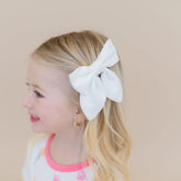 Medium Alligator Clip Bow in Cloud