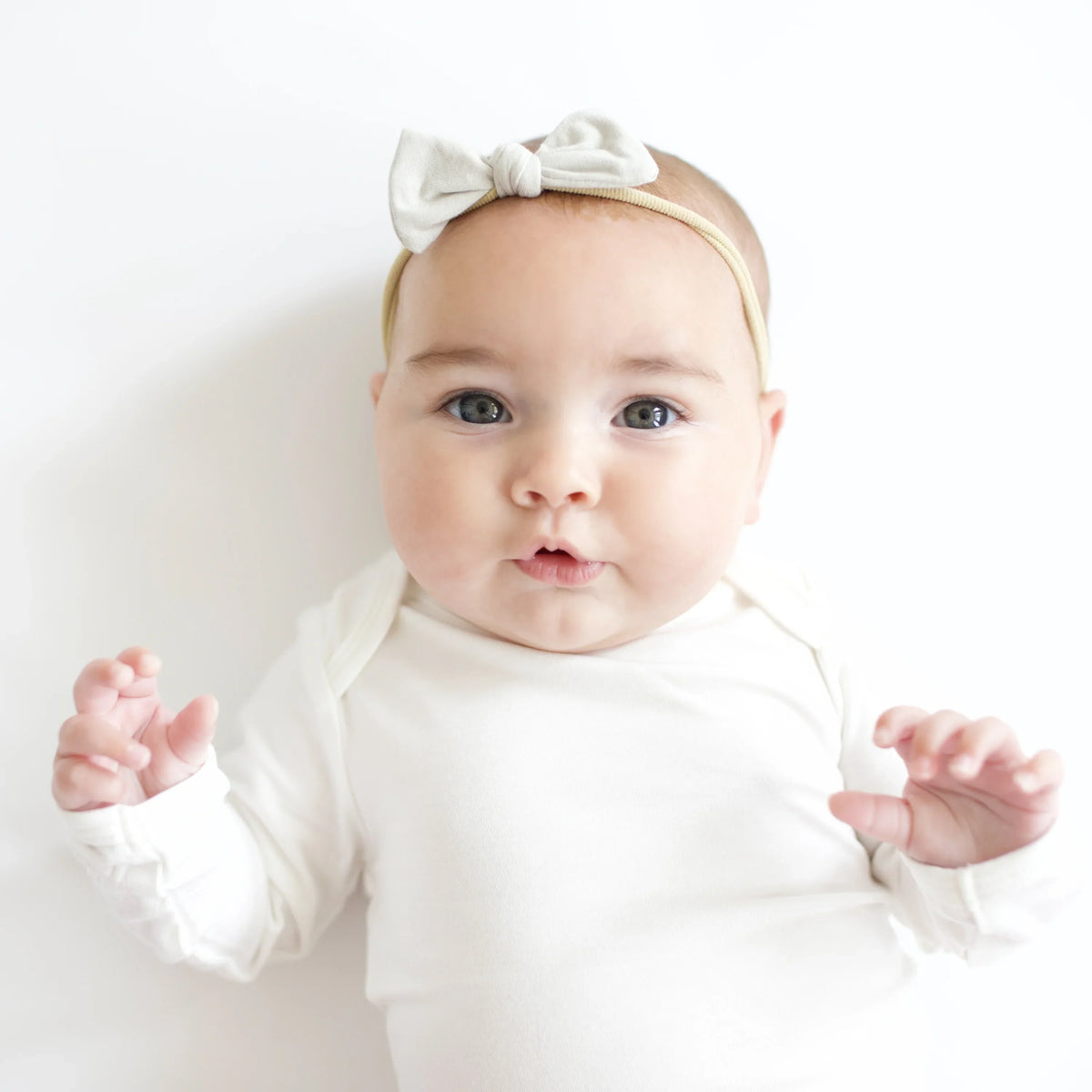 Tiny Nylon Bow in Oat
