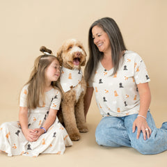 Women’s Relaxed Fit V-Neck in Fluffy Dog